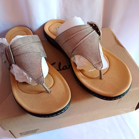 Clarks Laurieann Rae Floral Toe-Post Sandal Taupe Metallic Size 9 - Picture 2 of 5